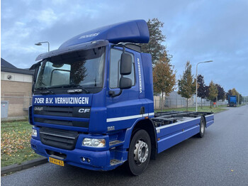 Camião transportador de contêineres/ Caixa móvel DAF CF 65