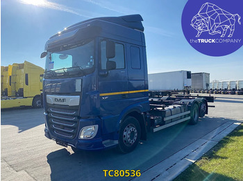 Camião transportador de contêineres/ Caixa móvel DAF XF