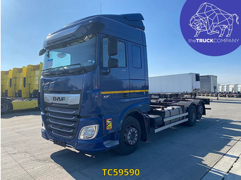 Camião transportador de contêineres/ Caixa móvel DAF XF