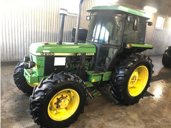 Trator JOHN DEERE 2250