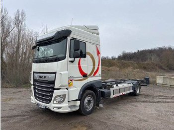 Camião transportador de contêineres/ Caixa móvel DAF XF 450