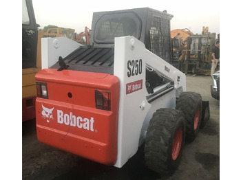 Mini pá carregadora BOBCAT S250