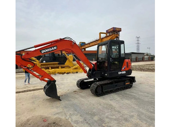 Mini escavadeira DOOSAN DH55