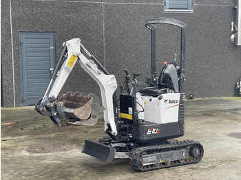 Mini escavadeira BOBCAT E10