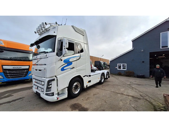 Tractor VOLVO FH16 750