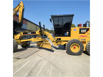 Motoniveladora CATERPILLAR 140H