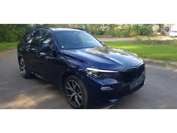 Automóvel BMW X5: foto 2