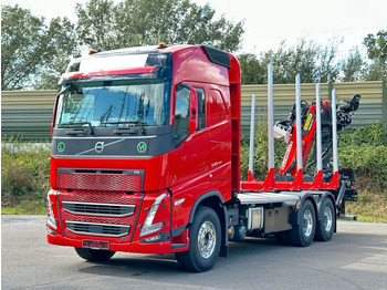 Camião de transporte de madeira VOLVO FH 540