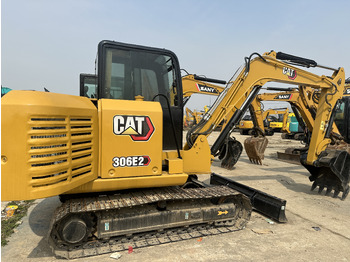 Mini escavadeira CATERPILLAR 306E2