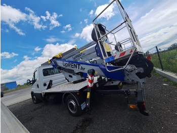 Caminhão com plataforma aérea IVECO Daily