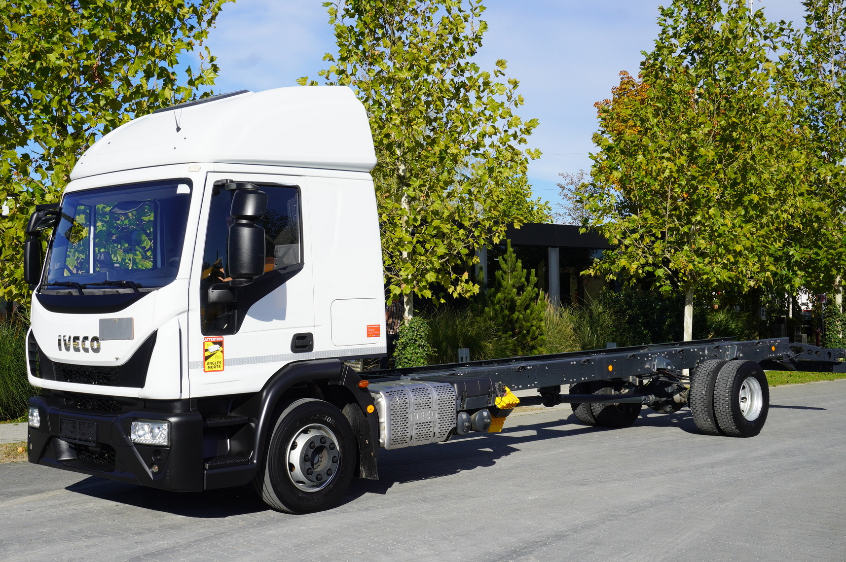 Camião chassi IVECO EuroCargo 140E