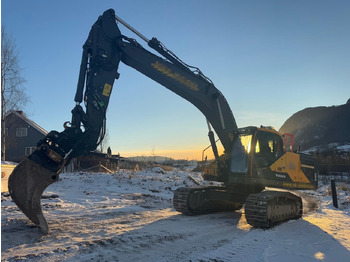 Escavadeira VOLVO EC300