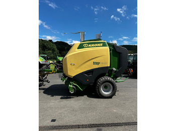 Máquina para produção de feno KRONE