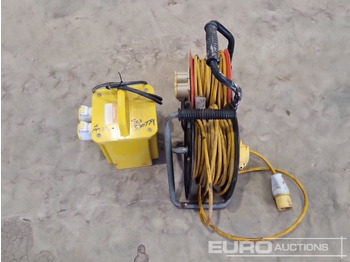 Equipamento de construção 110 Volt Transformer, 110 Volt Extention Leads (3 of): foto 2