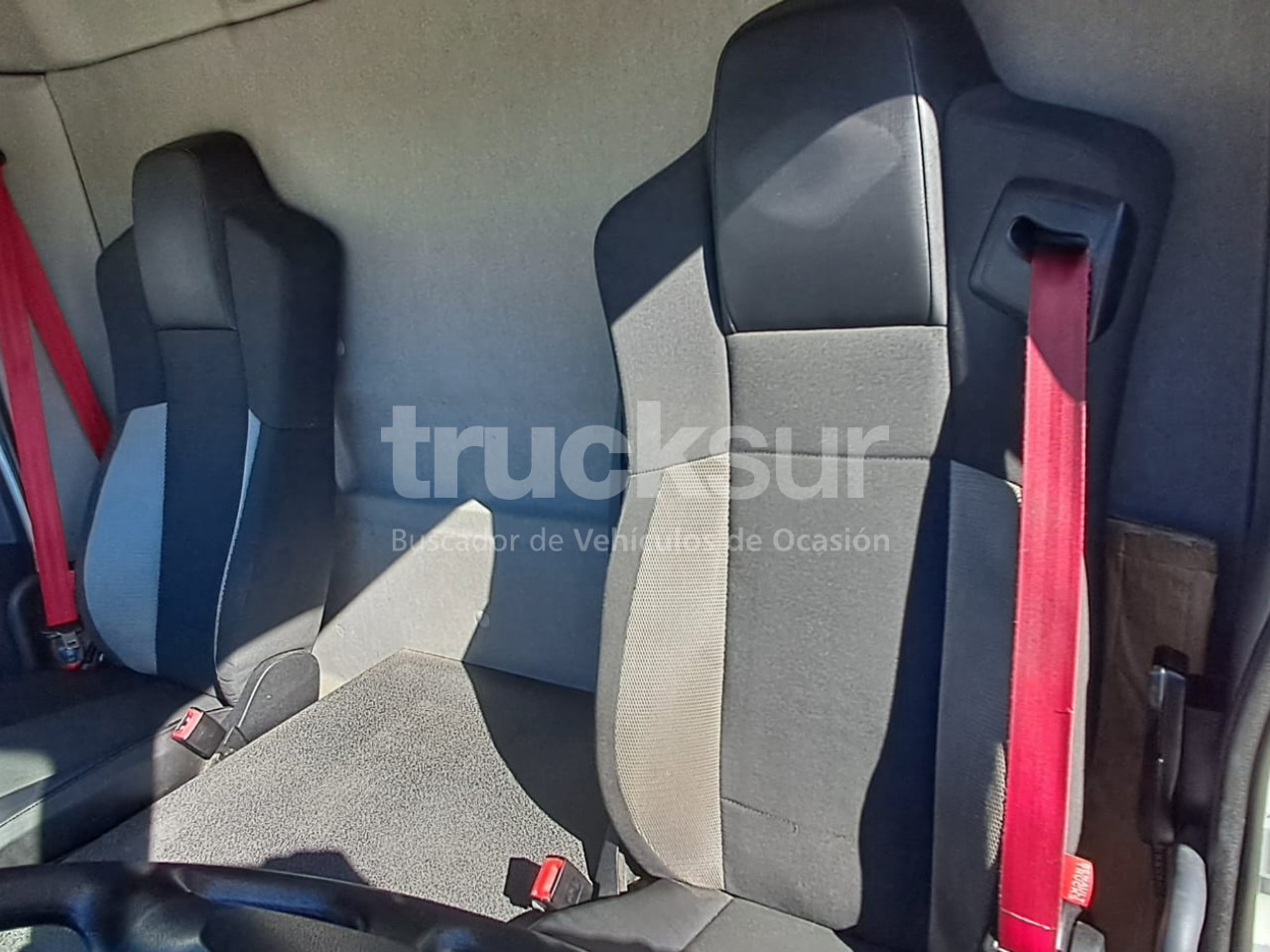 Camião frigorífico RENAULT D13.240: foto 10