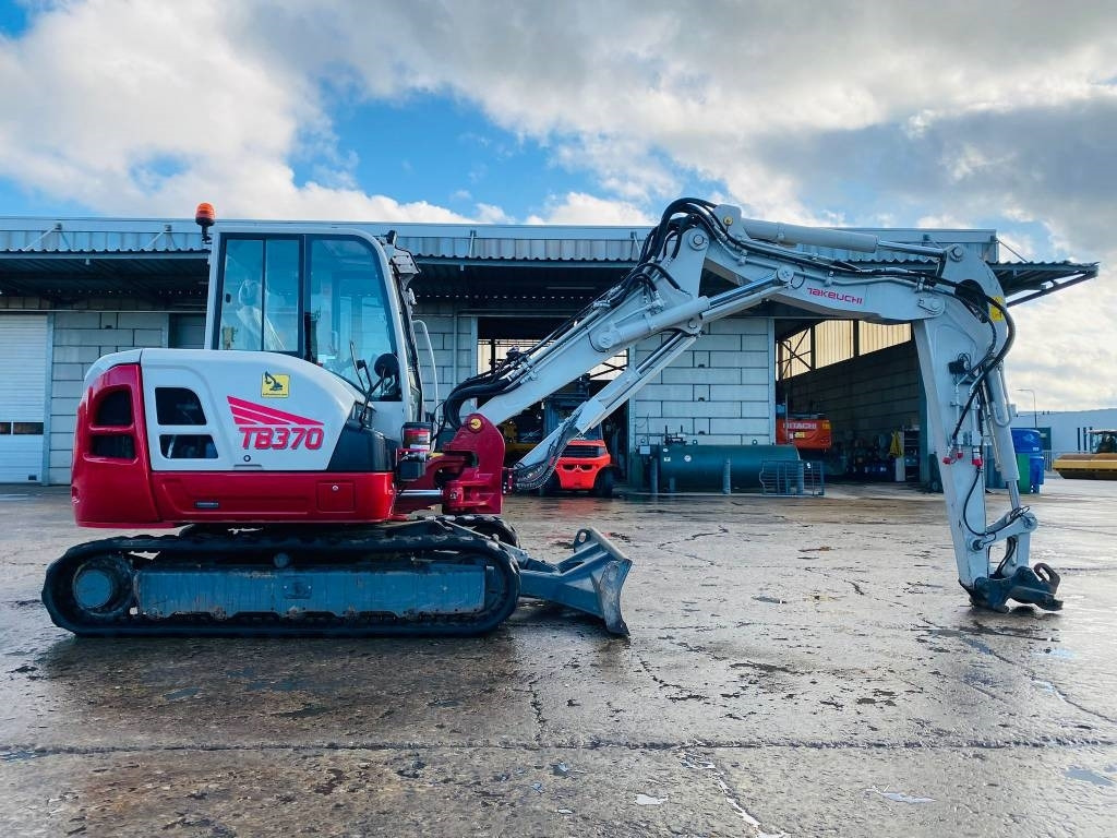 Mini escavadeira Takeuchi TB370: foto 6