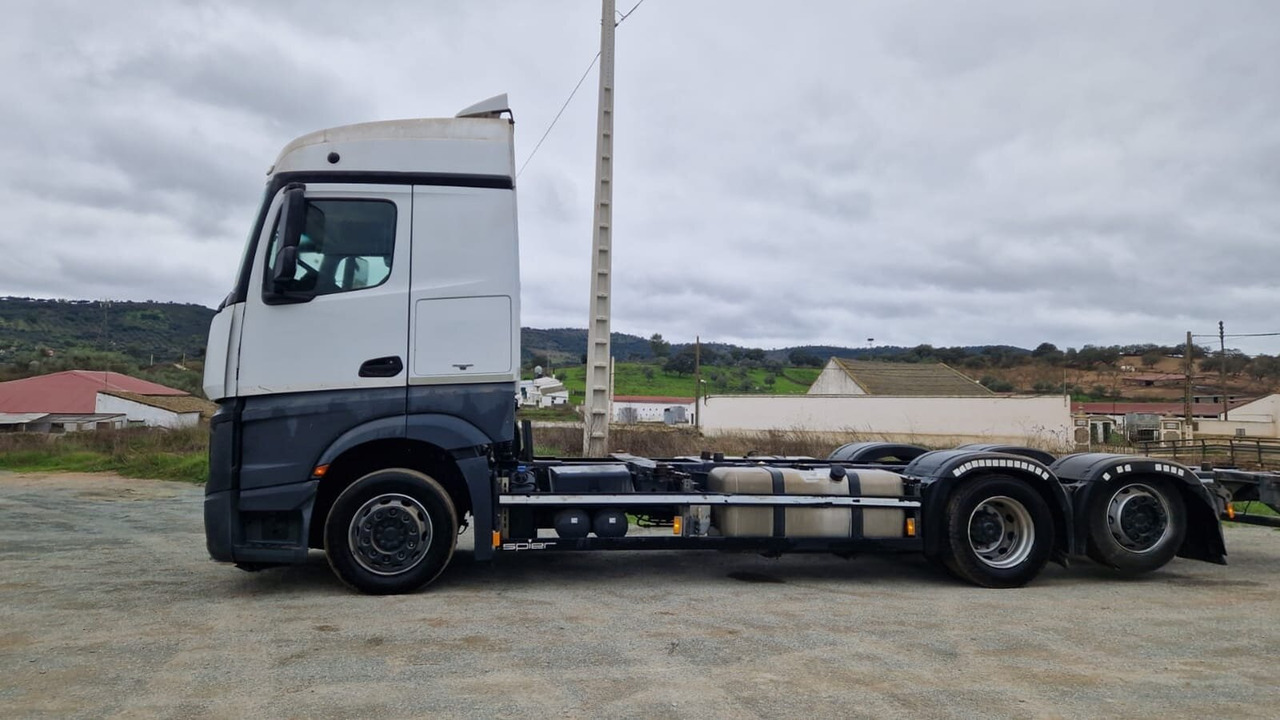 Camião Mercedes-Benz Actros 2545 6x2: foto 9