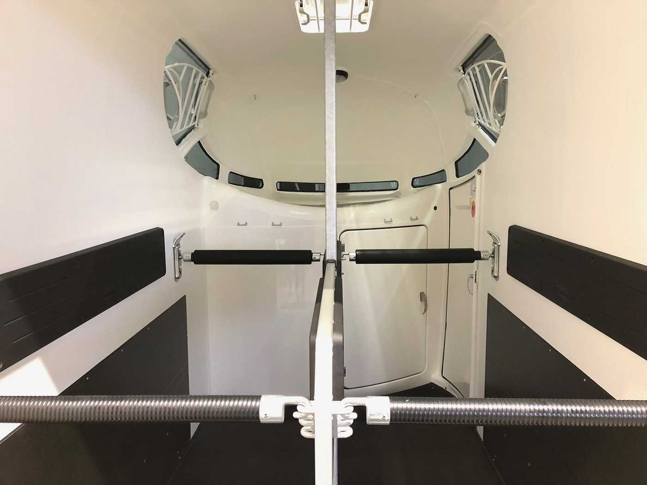 Locação financeira de BOECKMANN Neo SKA WCF Kabel V Pferdeanhänger BOECKMANN Neo SKA WCF Kabel V Pferdeanhänger: foto 10