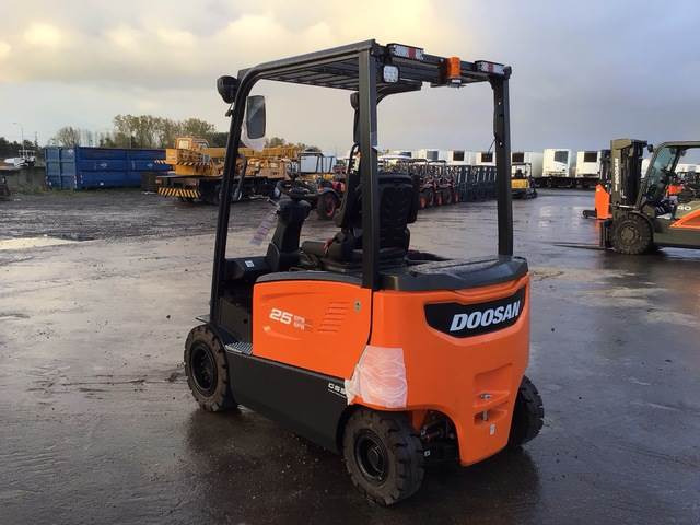 Empilhador elétrico Doosan B25X-7 PLUS: foto 7