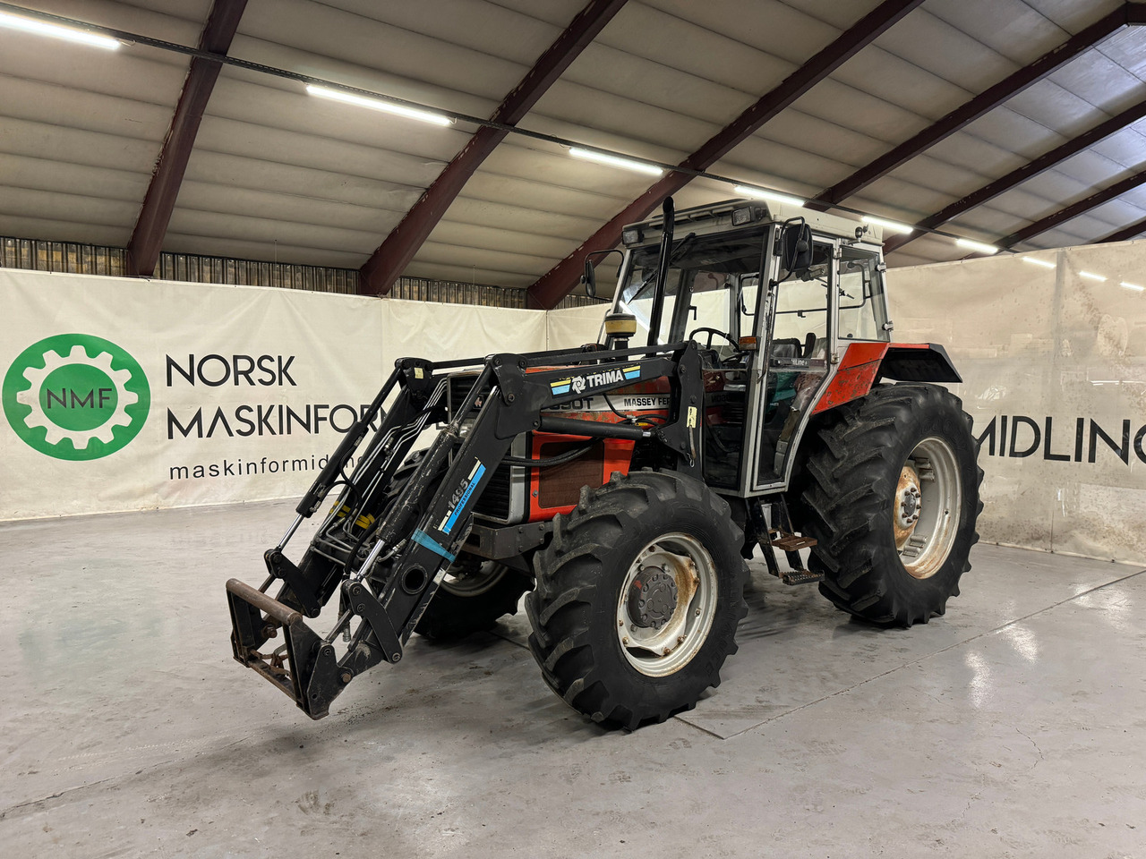 Trator Massey Ferguson 390T: foto 1