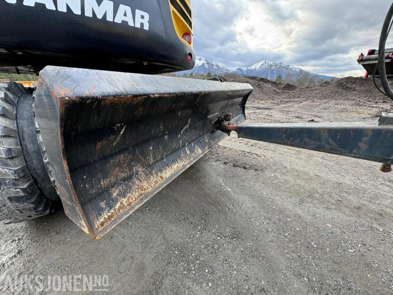 Escavadeira 2019 Yanmar B110W Hjulgraver - Firehjulsstyring - Sentralsmøring - Dumperhenger - Tiltrotator - Pusskuffe - Smalskuffe - Graveskuffe - Hydraulisk vibroplate - Pallegafler: foto 19