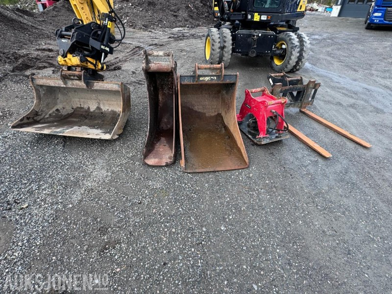 Escavadeira 2019 Yanmar B110W Hjulgraver - Firehjulsstyring - Sentralsmøring - Dumperhenger - Tiltrotator - Pusskuffe - Smalskuffe - Graveskuffe - Hydraulisk vibroplate - Pallegafler: foto 9