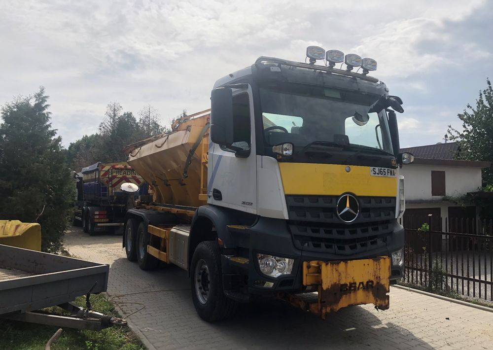 Veículo limpa-neves Mercedes-Benz Arocs 2633 6x4 piaskarka solarka pług: foto 6