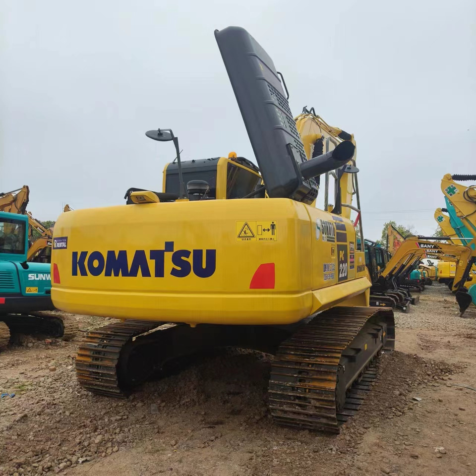 Escavadora de rastos KOMATSU PC220-8: foto 6