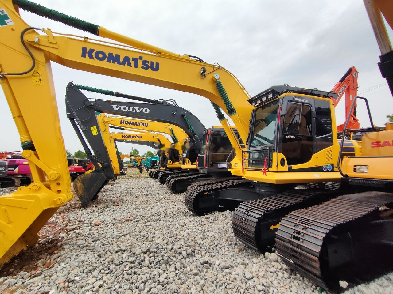 Escavadora de rastos Komatsu PC220-8: foto 7