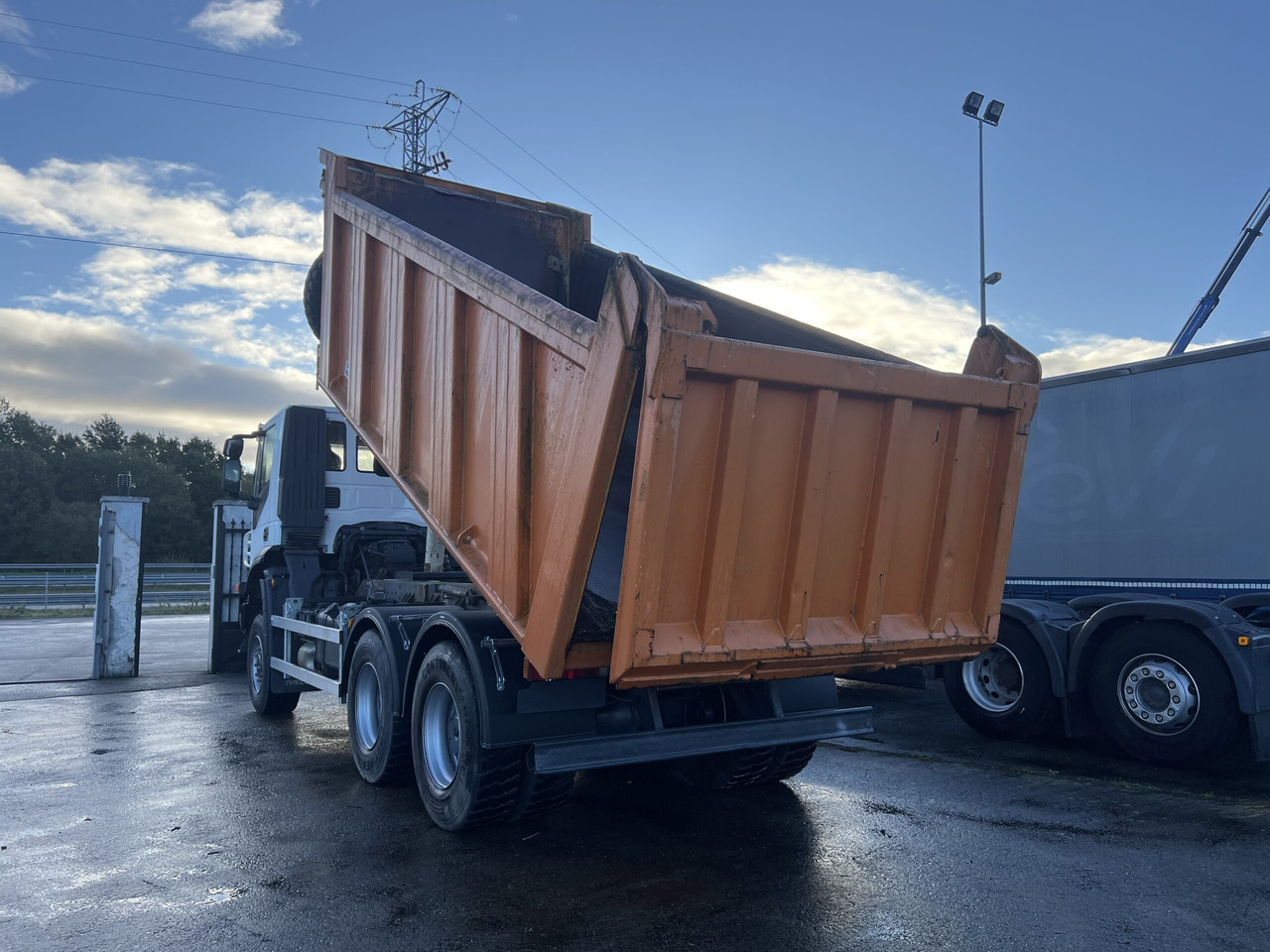 Camião basculante CAMION VOLQUETE IVECO TRAKKER 450 6X6: foto 12