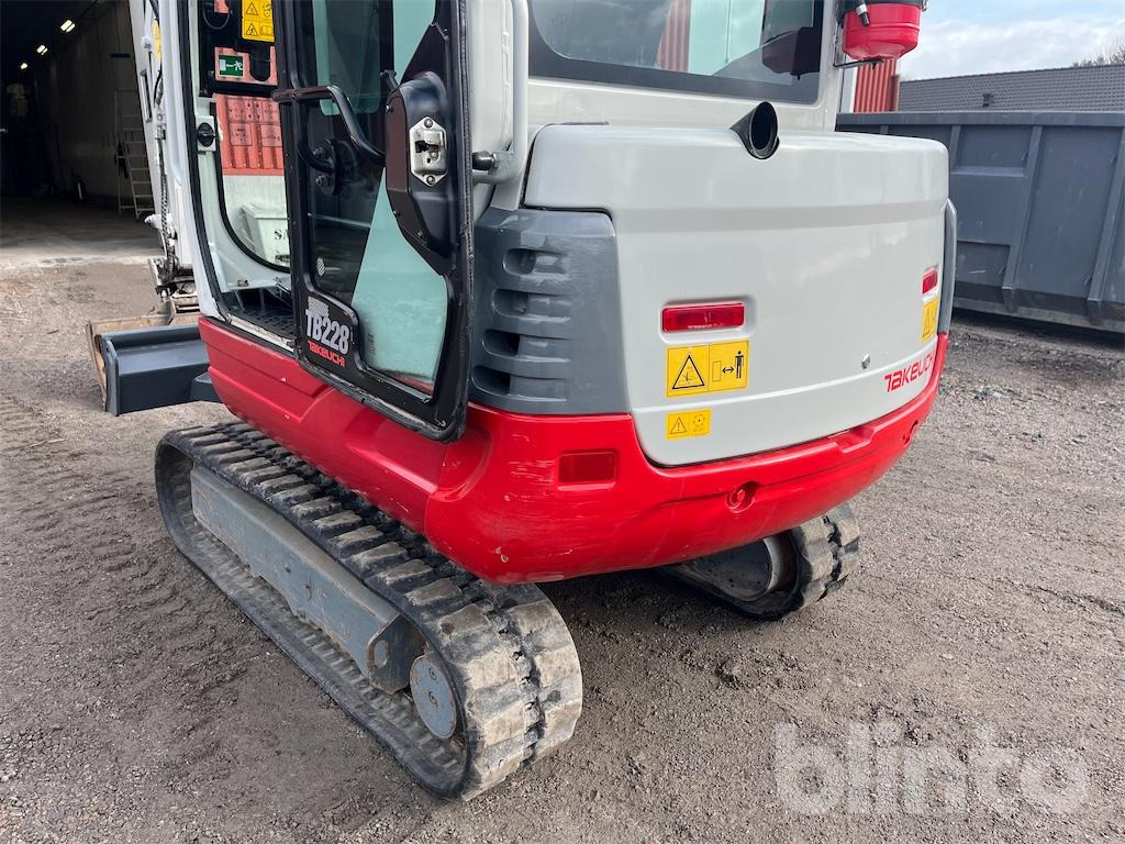 Mini escavadeira Takeuchi TB228: foto 27