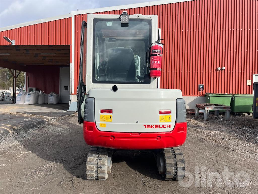 Mini escavadeira Takeuchi TB228: foto 6