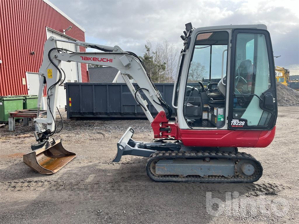 Mini escavadeira Takeuchi TB228: foto 8