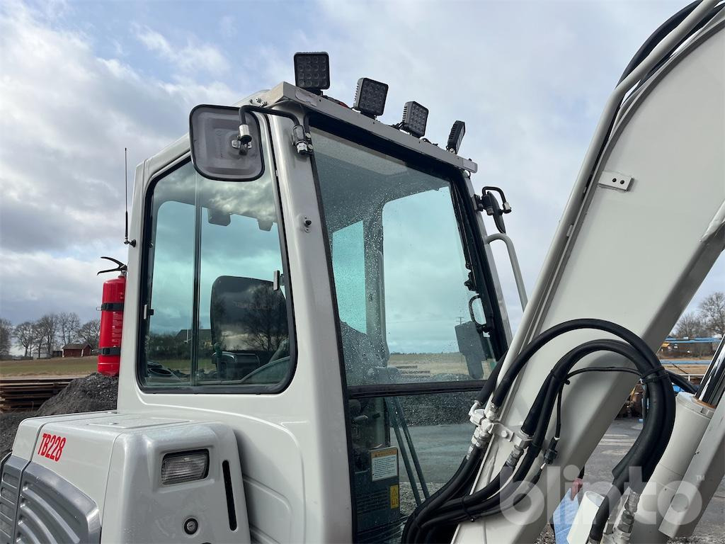 Mini escavadeira Takeuchi TB228: foto 15