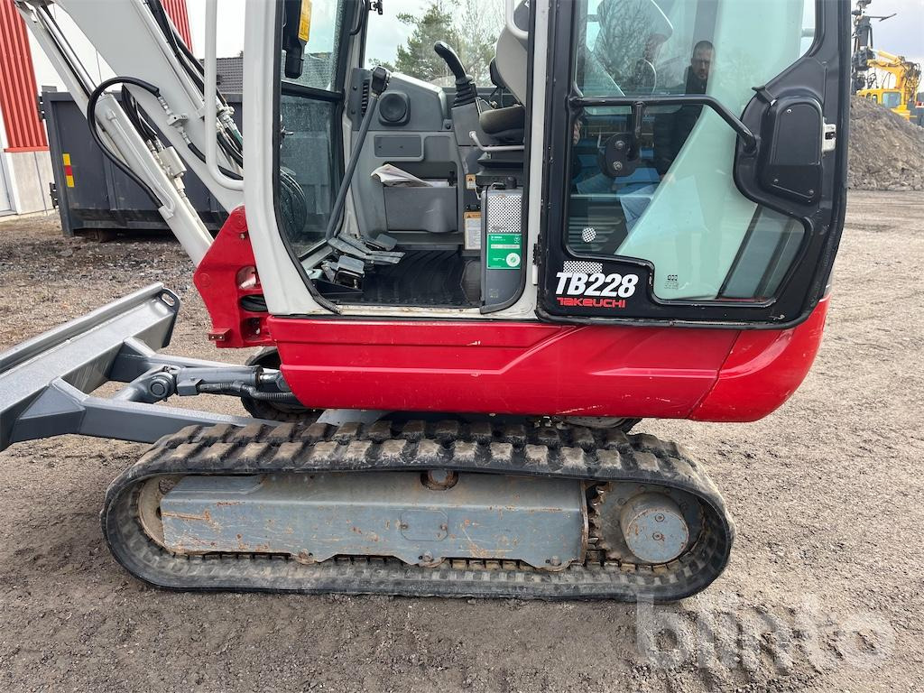 Mini escavadeira Takeuchi TB228: foto 29