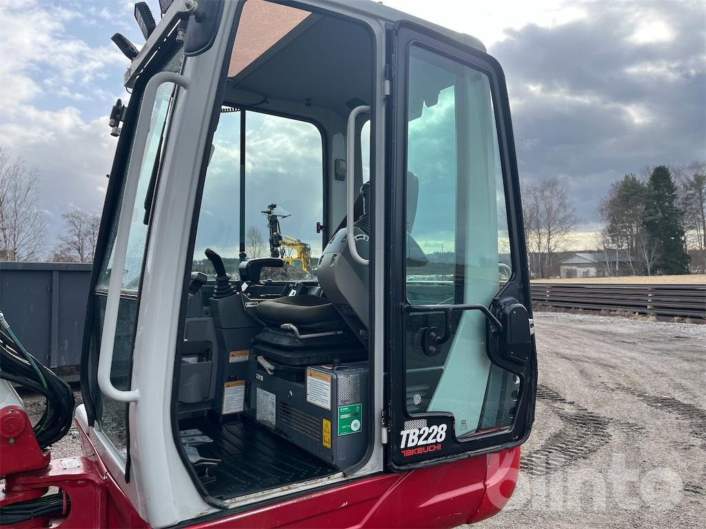 Mini escavadeira Takeuchi TB228: foto 41